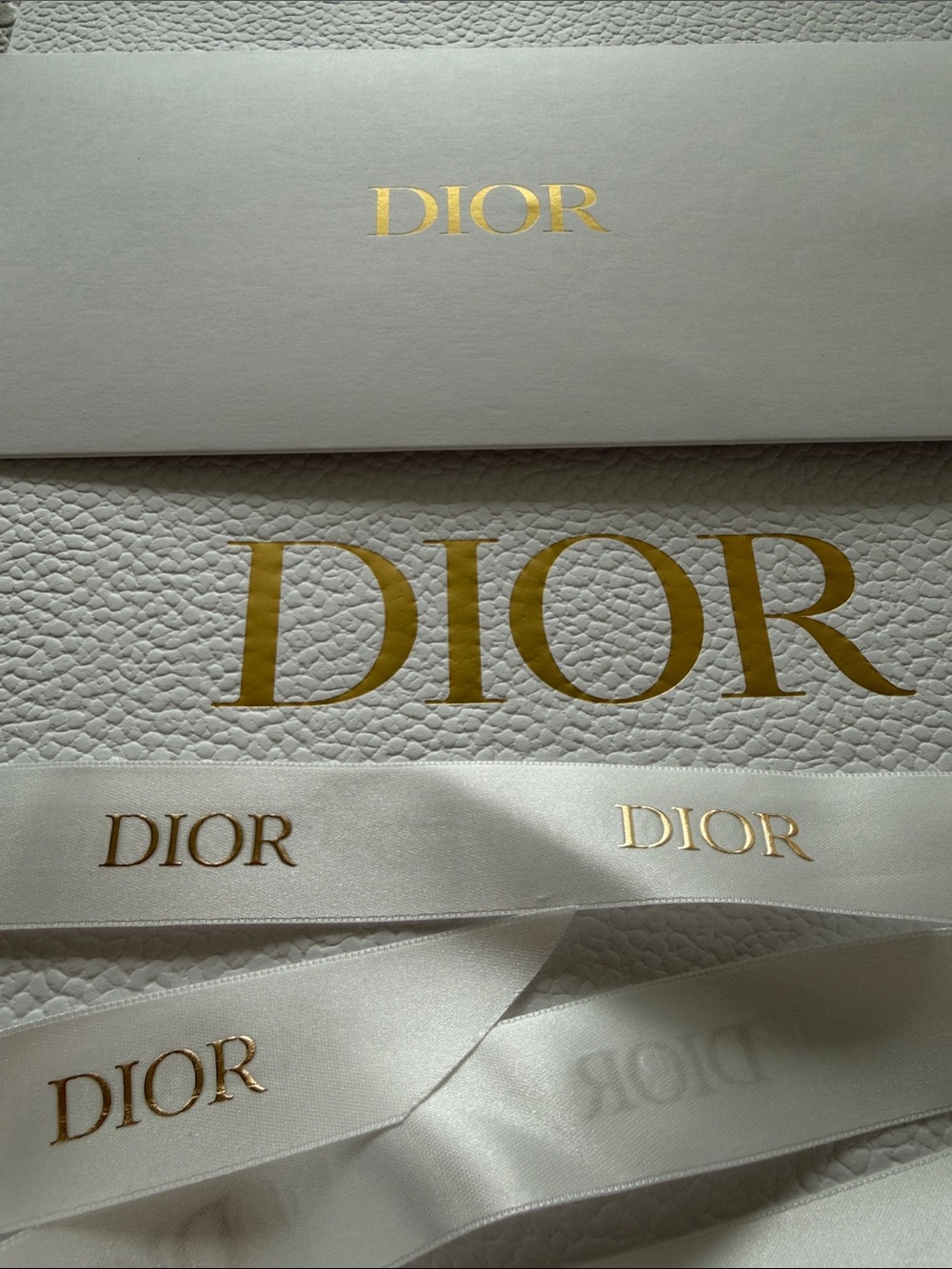 Dior White Textured Gift bag, envelope , ribbon with Gold Logo, New - Picture 9 of 11